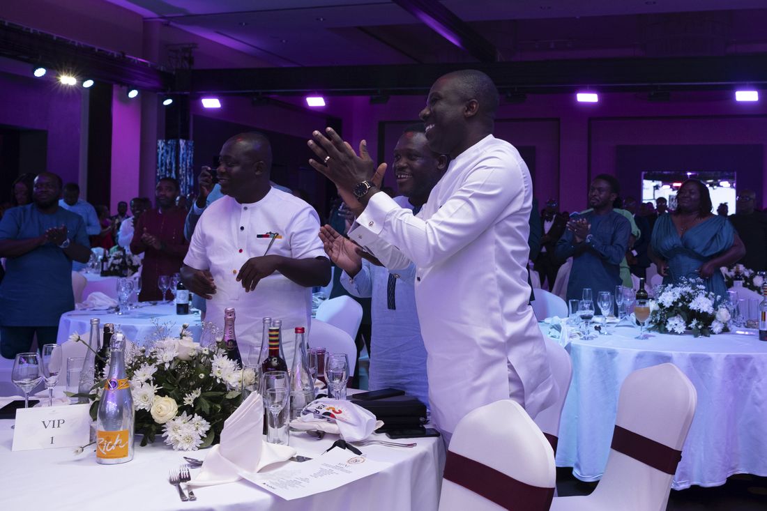 A standing ovation at the VIP table