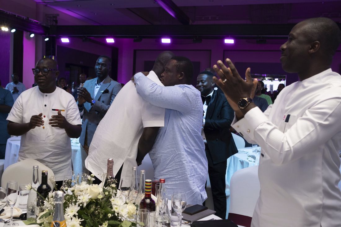 An embrace amid applause on the floor